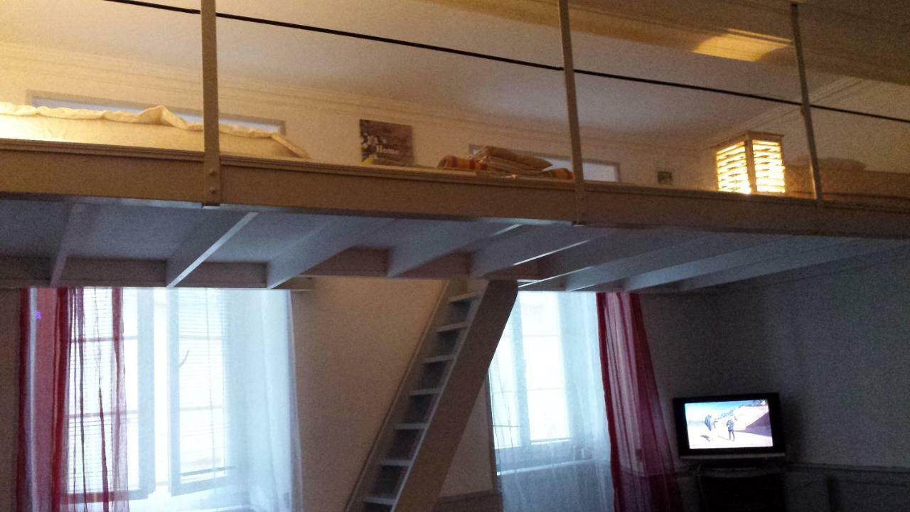 Coquet Studio En Mezzanine Nuit Pour 2 Personnes Saint-Girons  Exterior photo